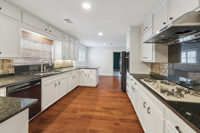 Building Photo - 7215 Alderney Dr