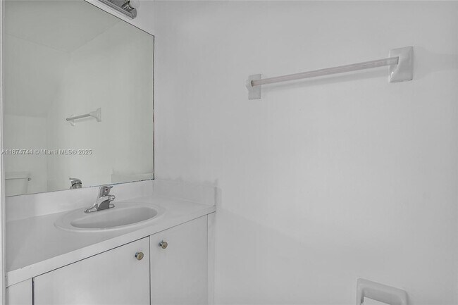 Building Photo - 1490 NE 33rd Ave