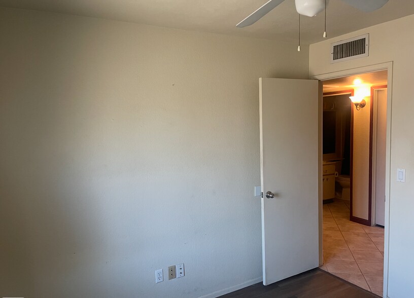 Building Photo - 3624 W Tulsa St