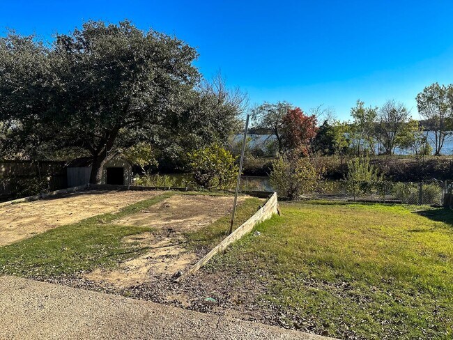 Building Photo - Lake Front 4 Bedroom / 2 Bath