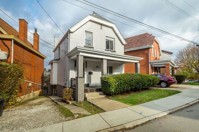 Building Photo - Updated 3 Bedroom home in Carrick availabl...