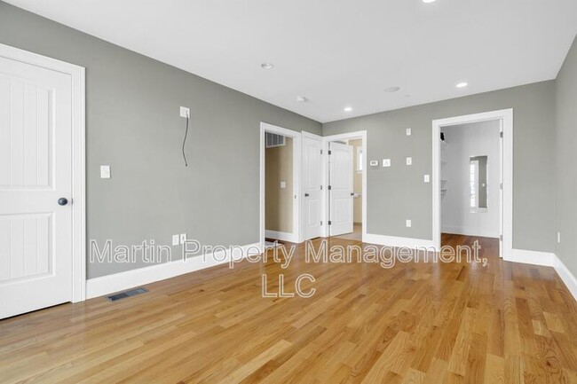 Building Photo - 83 Dresser St