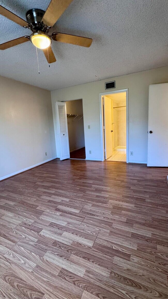 Building Photo - 1114 Green Pine Blvd