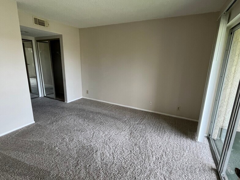 Building Photo - 1522 SE Royal Green Cir