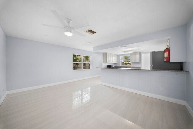 Building Photo - 5454-5456 8th Ave Fort Myers