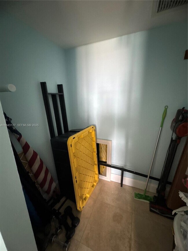 Building Photo - 3545 NE 166th St