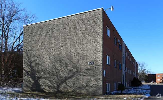 Building Photo - 2618 Chesterfield Ct
