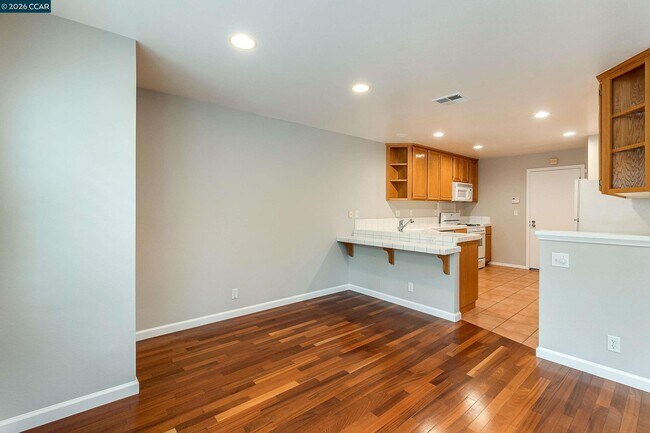 Building Photo - 435 Regal Lily Ln