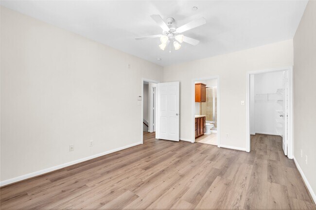 Building Photo - 3001 Murworth Dr