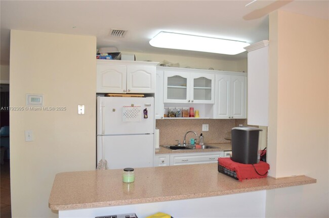 Building Photo - 10933 SW 146th Ct