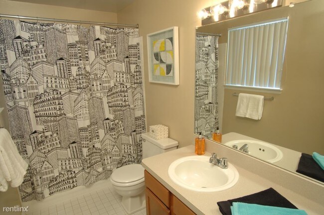 Building Photo - 1 br, 1 bath Townhome - Foxcroft of Shelby...