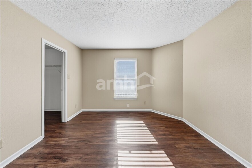Building Photo - 8629 Blooming Grove Dr