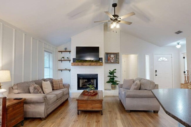 Building Photo - 1815 Gettysburg Ln