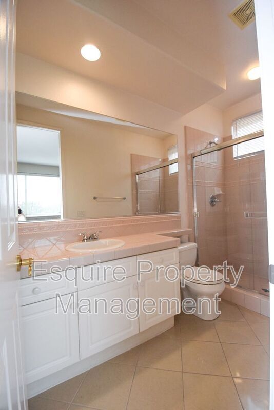 Building Photo - 2895 Diamond Dr