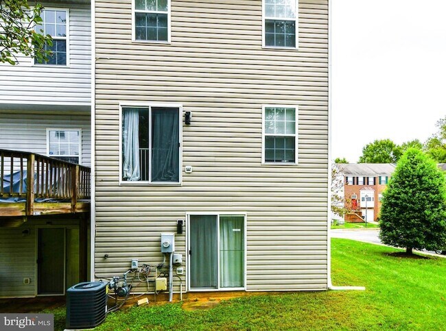 Building Photo - 9815 Berrywood Ct