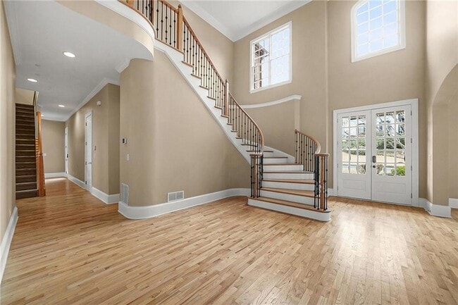 Building Photo - 225 Lake Summit View