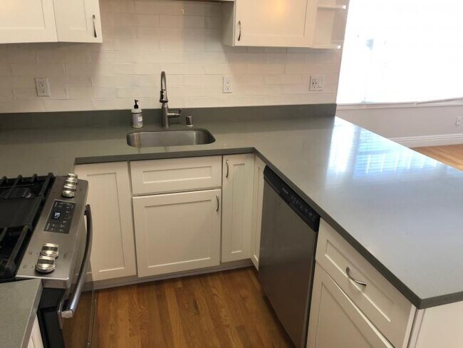 Building Photo - 1 bedroom in Oakland CA 94610