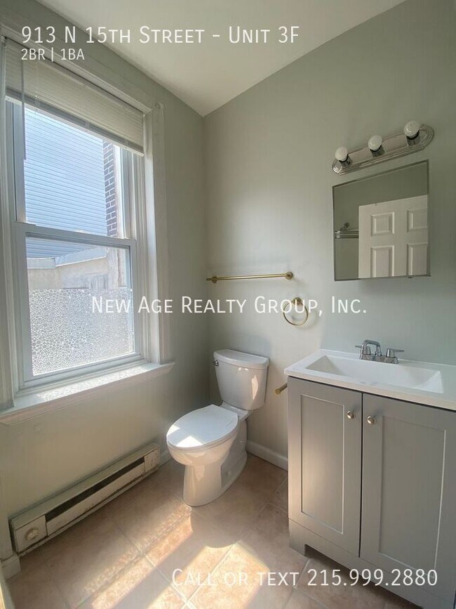 Building Photo - 913 N 15th St