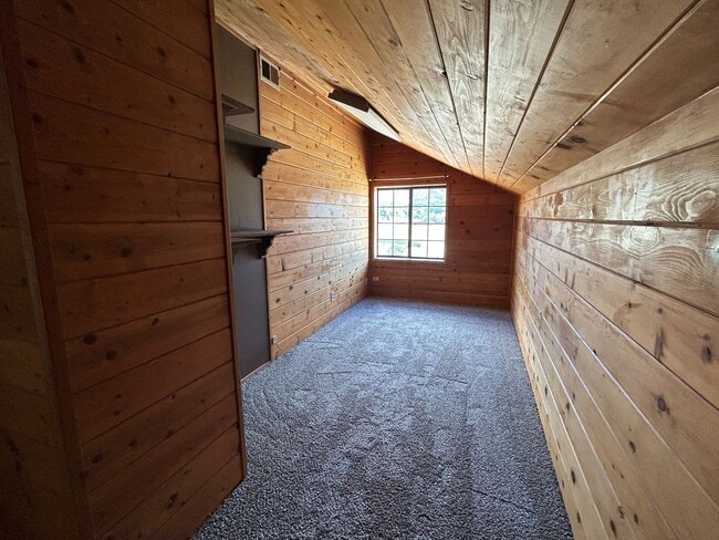 Building Photo - RENNOVATED 4 BED HOME