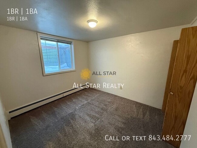 Building Photo - 433 E Dowling Rd