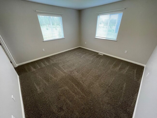 Building Photo - 1571 N Tinitun Cir