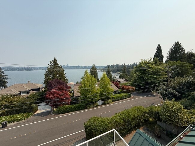 Building Photo - 7275 N Mercer Way