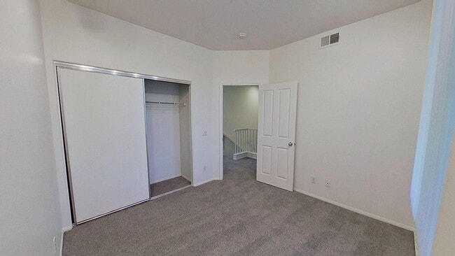 Building Photo - 1002 Reggio Aisle