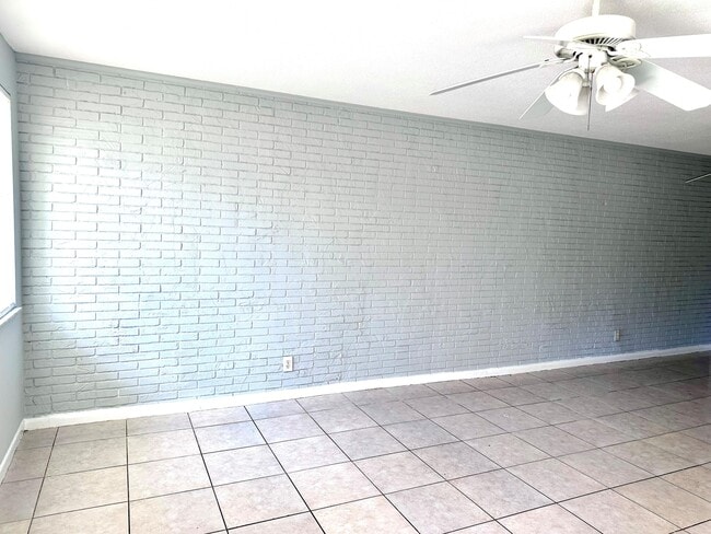 Building Photo - 9326 Sunrise Dr