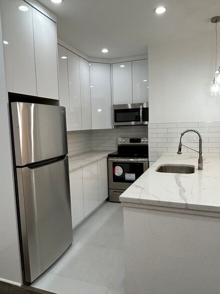 Building Photo - 1440 Veteran Ave