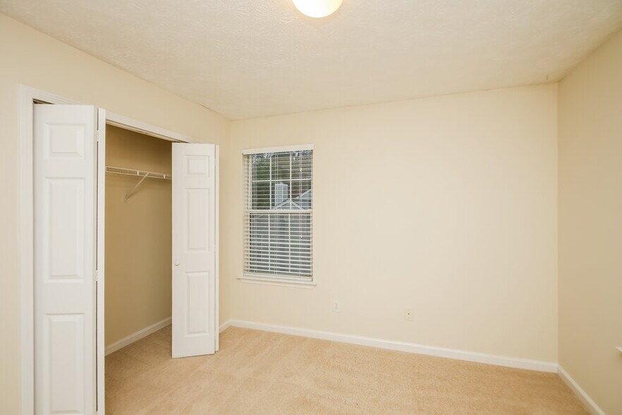 Building Photo - 3425 Sandlake Dr SW