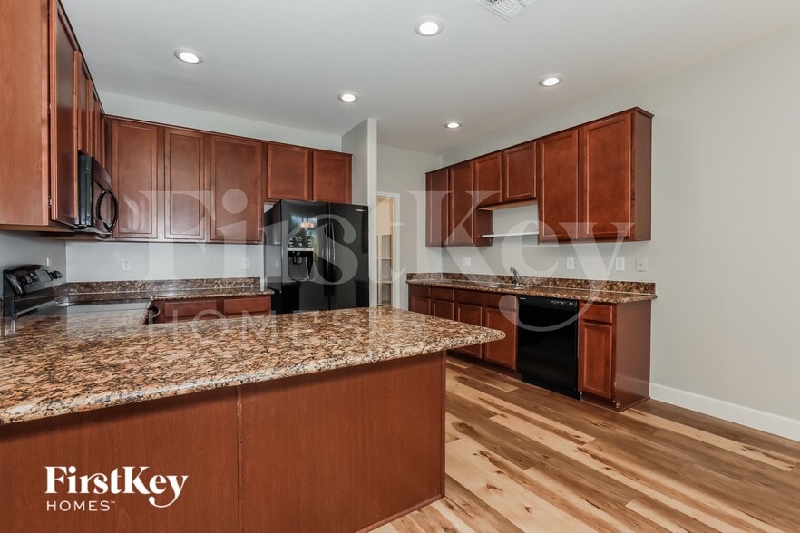 Building Photo - 940 S Henry Ln