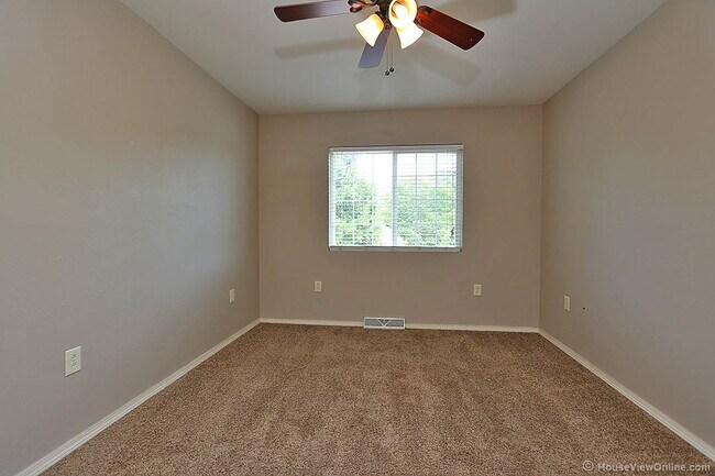 Building Photo - 1345/1347 Amblewood