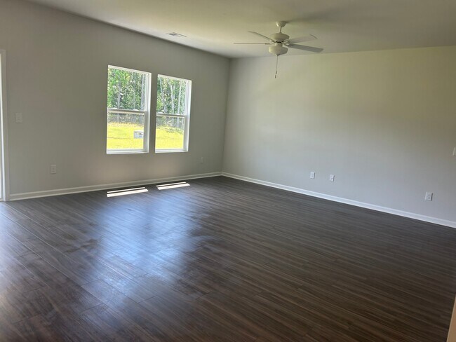 Building Photo - 628 Parker Ct