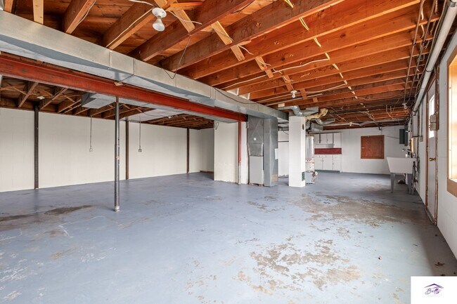 Building Photo - AVAILABLE NOW!