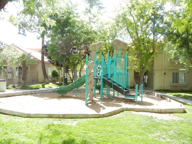 Building Photo - (PENDING APPLICATION) Gated West Lancaster...