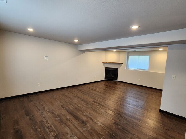 Building Photo - * 3 - 2 - 1 SPECIAL! * 4 Bedroom, 3 Bathro...
