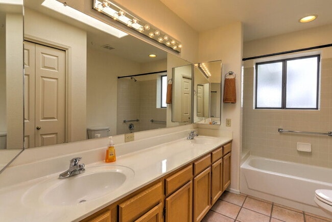 Building Photo - San Ignacio Vistas - Green Valley (Age Restricted community, at least one person must be 55 or ol...