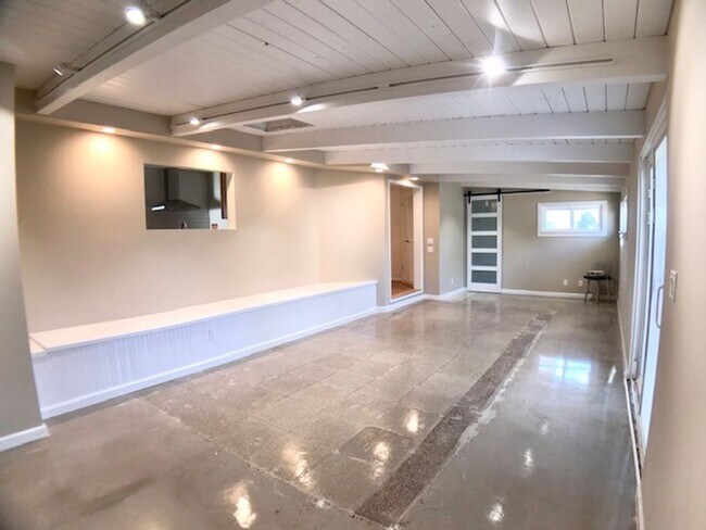 Building Photo - 2804 Verde Vista Dr
