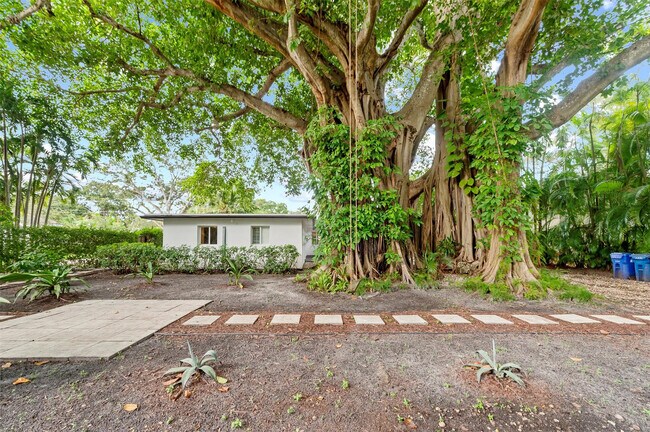 Building Photo - 1221 SW 18th St