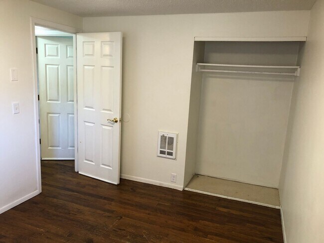Building Photo - 3 bedroom 1 bath house in Eugene!