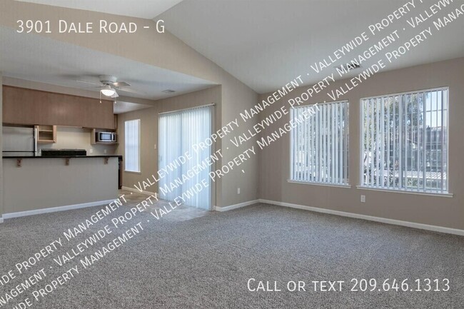 Building Photo - Modesto 2 Bedroom 2 Bath Condo "Parkview V...