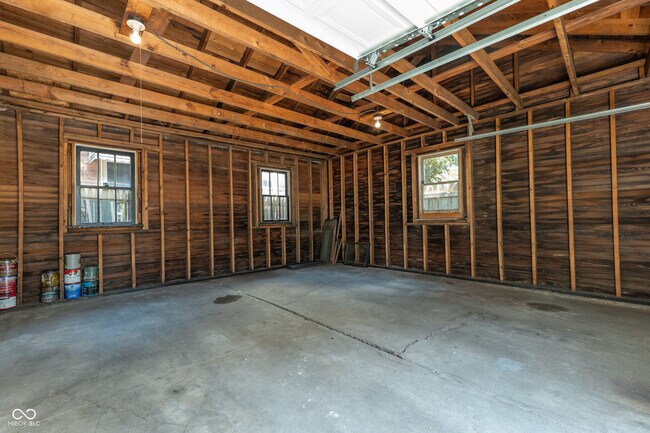 Building Photo - 322 E 37th St