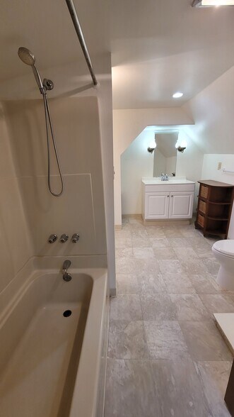 Building Photo - 103 Perrin Ave