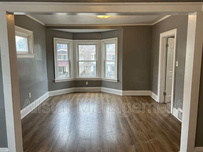 Building Photo - 10006 Lamontier Ave