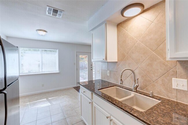 Building Photo - 2705 Nordham Dr