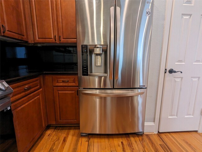 Building Photo - 330 Cage St