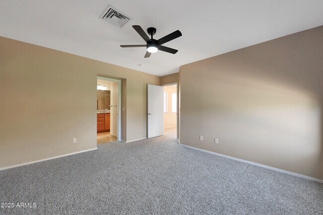 Building Photo - 4653 W Dublin St