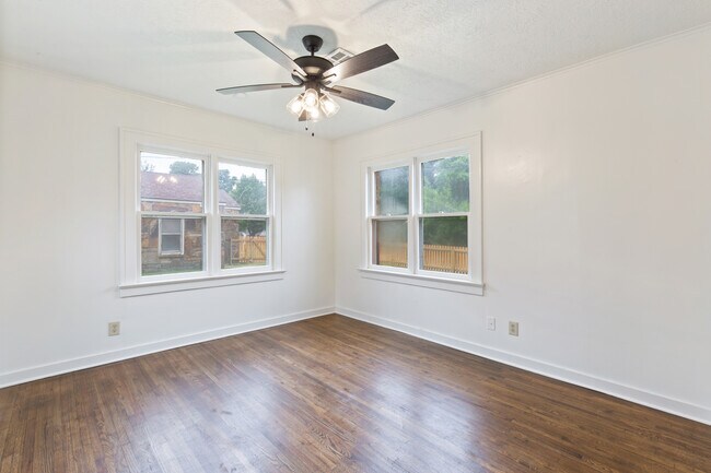 Building Photo - 1304 S Oswego Ave