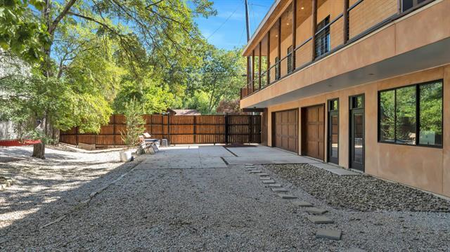 Building Photo - 8635 San Leandro Dr