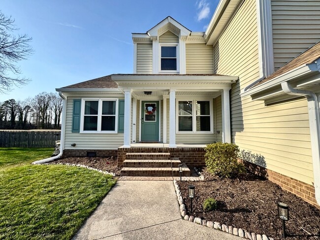 Building Photo - A Fabulous Home w/Water & Golf Course Views Available 05-04-26! Fenced Yard & Dog-Friendly!